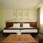 Hotel Forum - Free Parking For Cars 3*