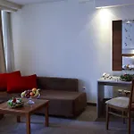 Hotel Forum - Free Parking For Cars 3*