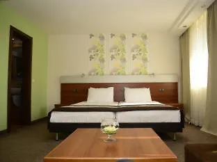 Hotel Forum - Free Parking For Cars 3*