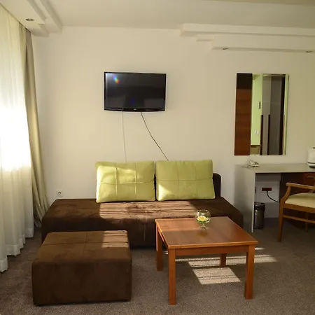 Hotel Forum - Free Parking For Cars 3*