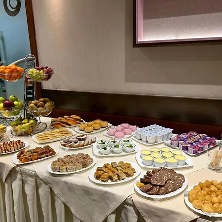 Hotel Forum - Free Parking For Cars