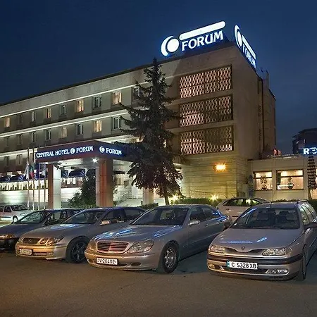 Hotel Forum - Free Parking For Cars