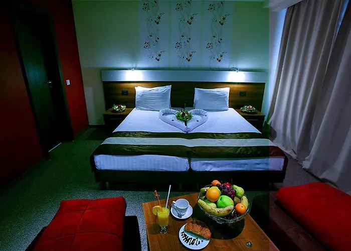 Hotel Forum - Free Parking For Cars 3*