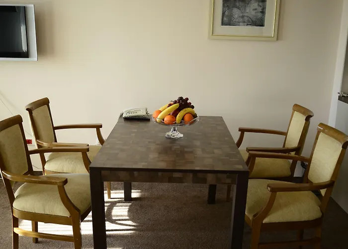 Forum - Free Parking For Cars Хотел 3*