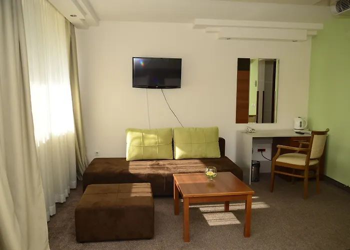 Hotel Forum - Free Parking For Cars 3*