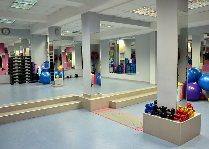 Hotel Forum - Free Parking For Cars