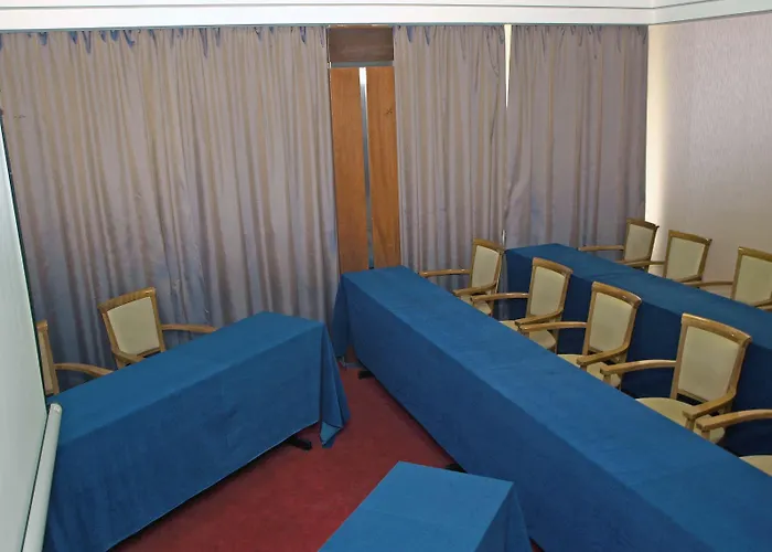 Forum - Free Parking For Cars מלון