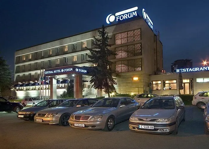 Hotel Forum - Free Parking For Cars
