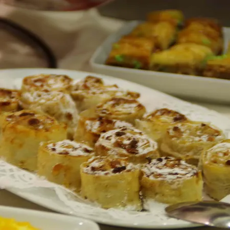 Отель Forum - Free Parking For Cars