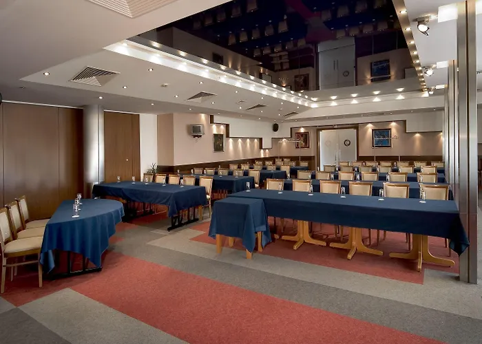 ホテル Forum - Free Parking For Cars 3*